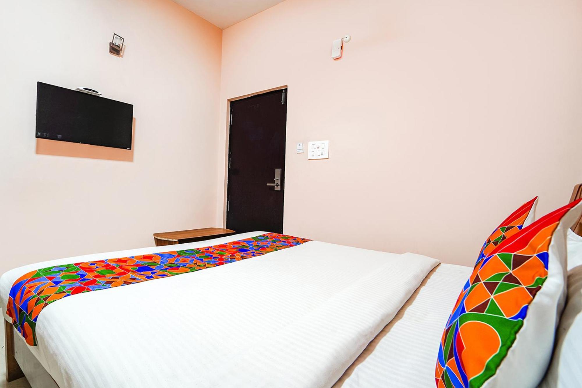 Fabexpress Uv Residency - 700M From Coimbatore International Airport Irugur Exterior foto